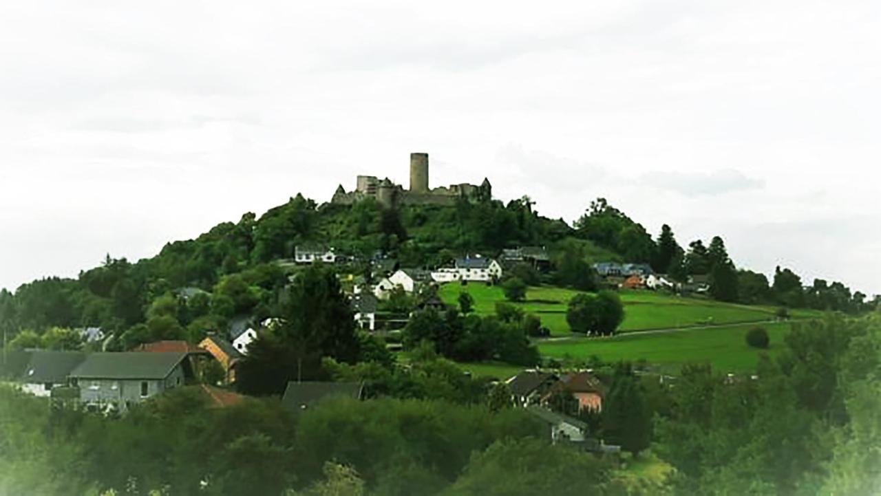 Hotel Df Am Ring Nuerburg Esterno foto