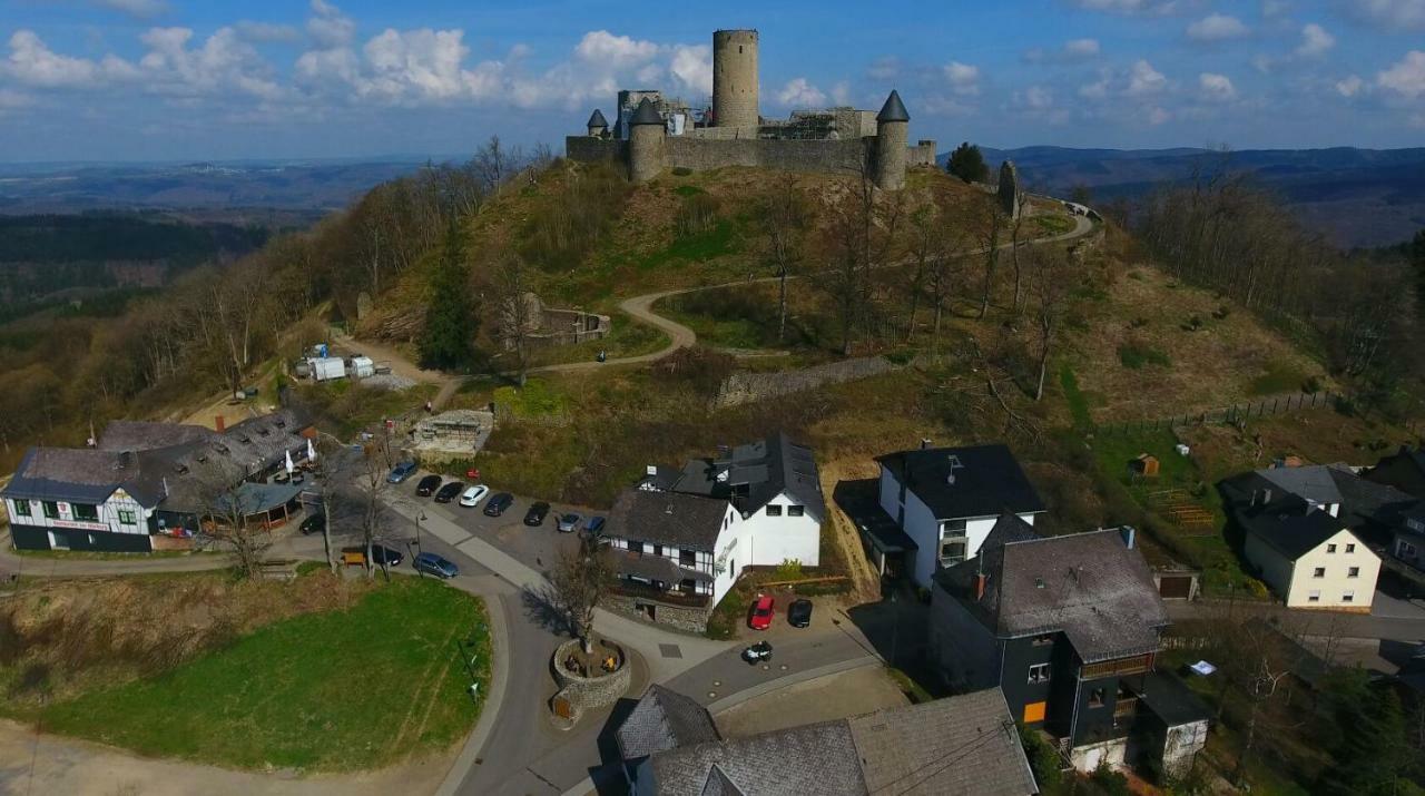 Hotel Df Am Ring Nuerburg Esterno foto